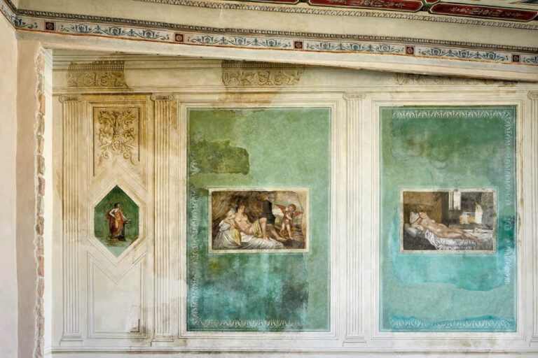 Palazzo Guiccioli, Ravenna. Studiolo di Byron: particolare della parete decorata