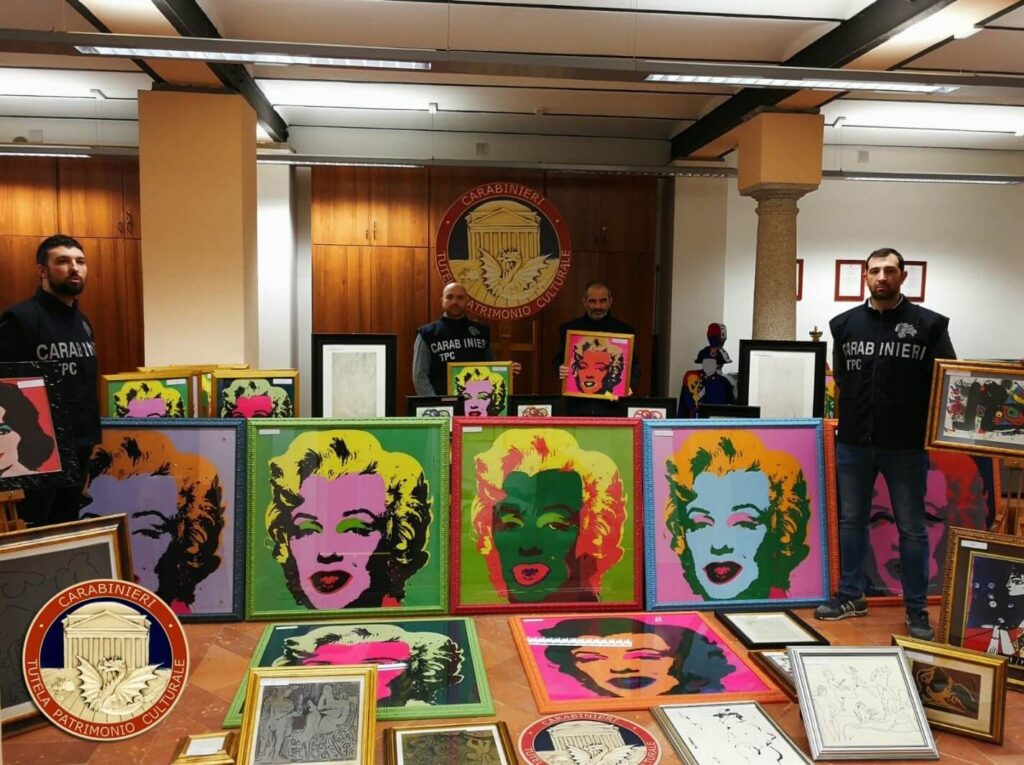 Carabinieri sequestrano 51 opere contraffatte di grandi artisti del Novecento