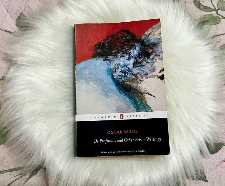 la copertina del libro di Oscar Wilde, De Profundis and Other Prison Writings, ed. C. Tóibín, Penguin Classics, London, 2013. Foto di Cristina Stabile