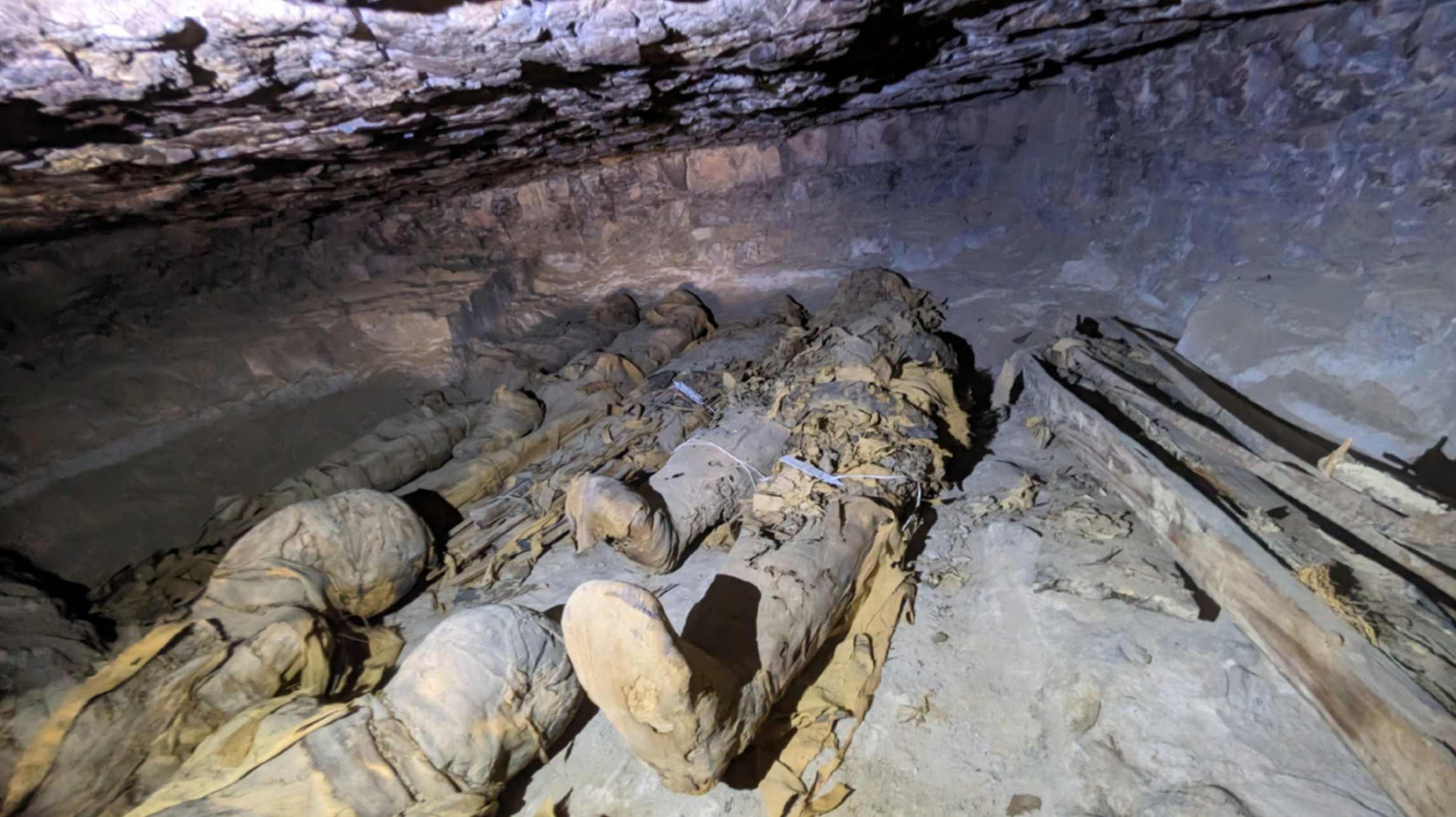 Tombe di epoca greco-romana con sepolte intere famiglie: una nuova scoperta nell’area circostante il Mausoleo dell'Aga Khan, dal sito archeologico di Assuan