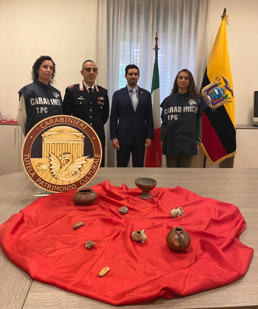 I Carabinieri per la Tutela del Patrimonio Culturale restituiscono 9 reperti archeologici precolombiani all'Ecuador