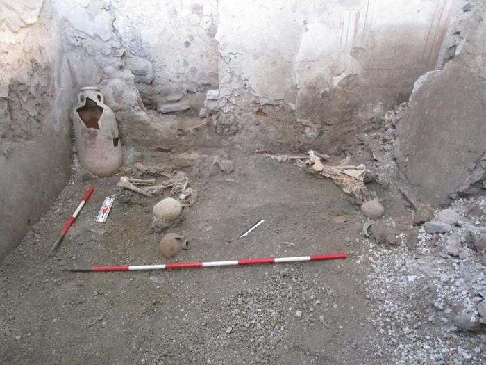 Scientists discovered two skeletons in the ruins of a Pompeii building and concluded that their deaths must have been caused by wall collapses triggered by earthquakes. Image: Pompeii Archaeological Park